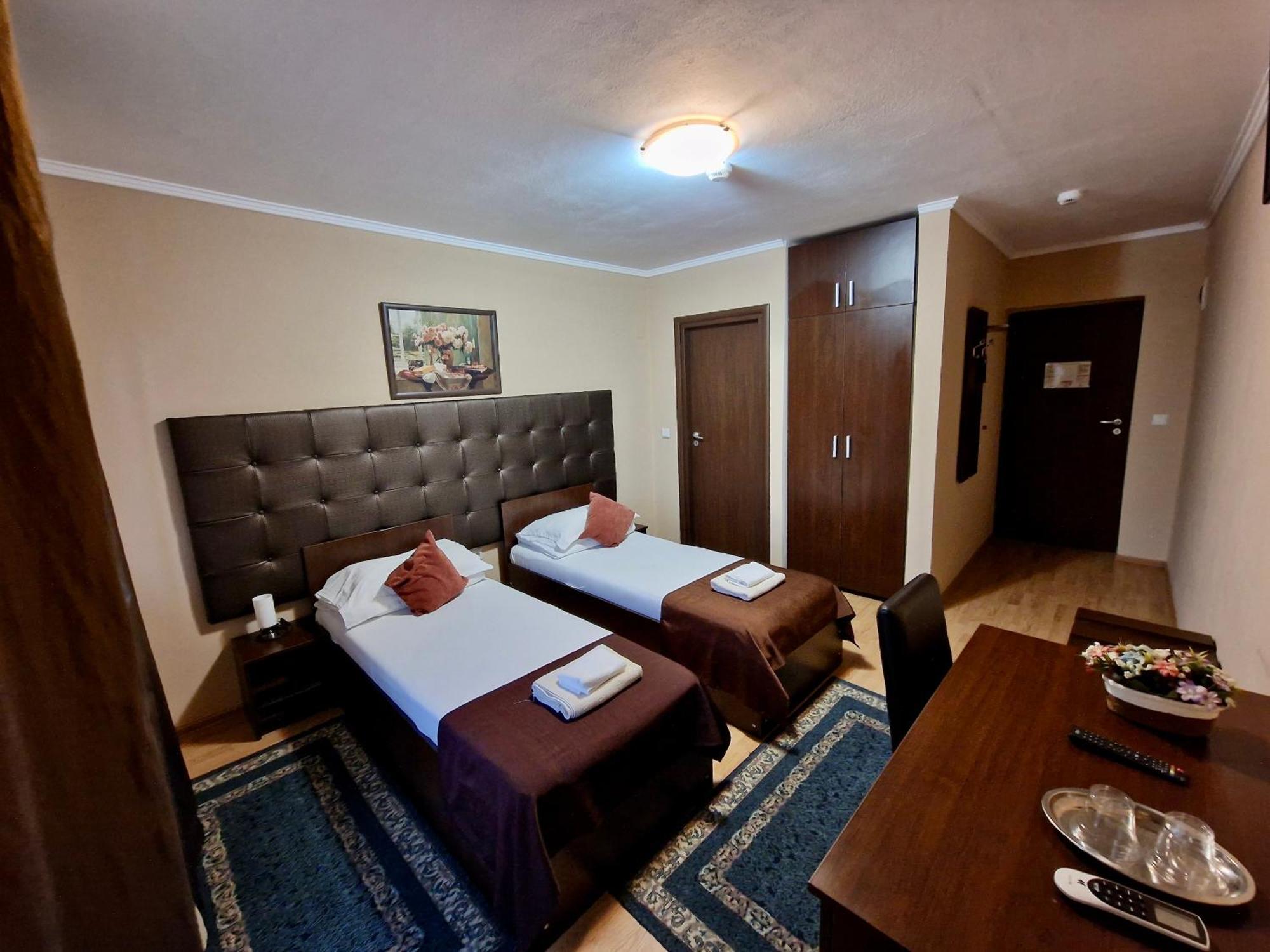 Hanul Lui Bogdan Economy Inn Faget  Экстерьер фото